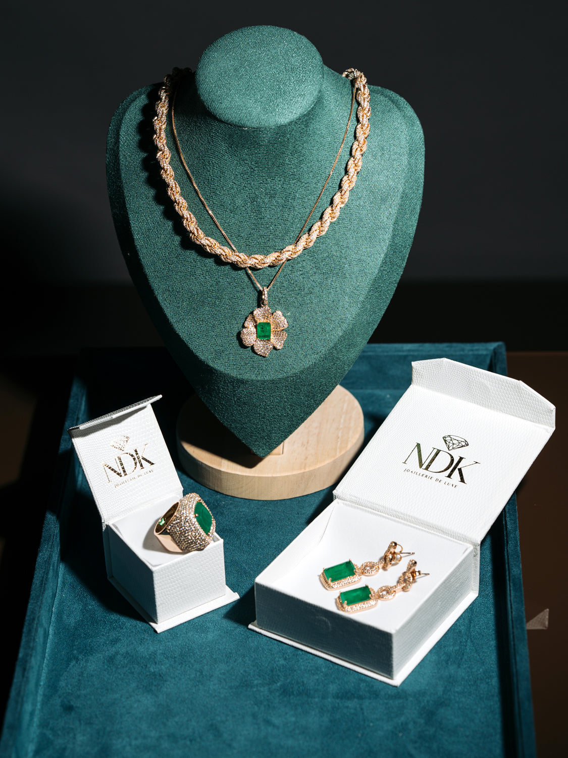 Brincos Émeraude Élégante