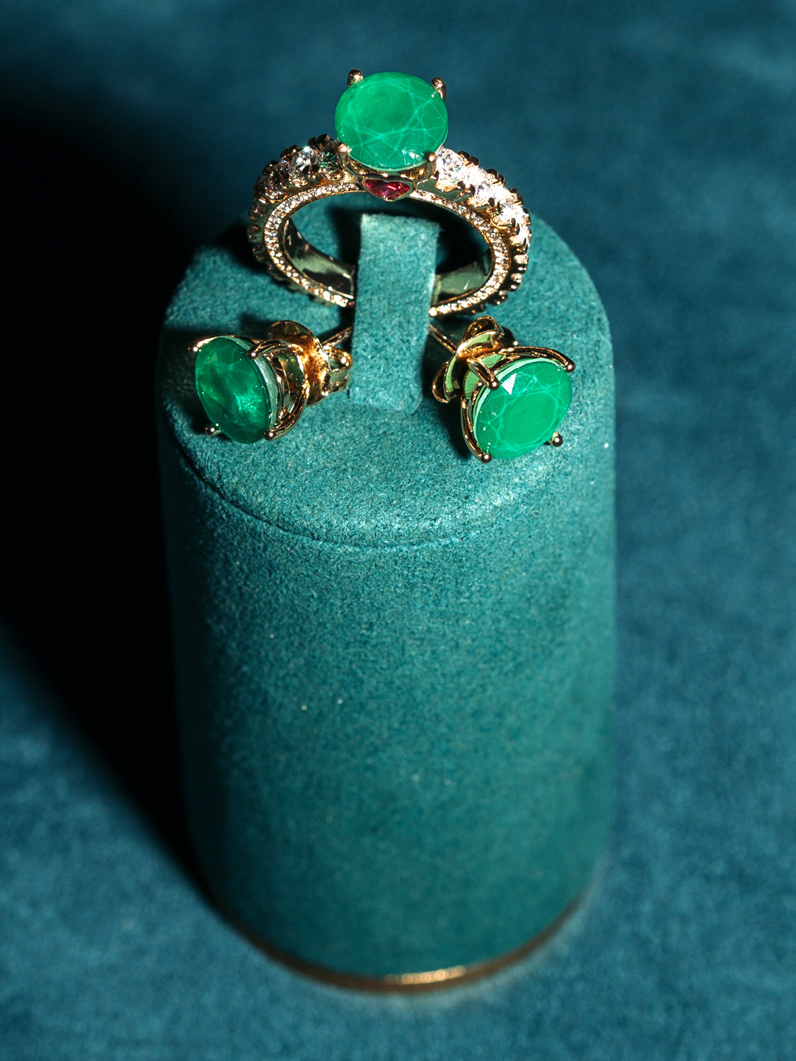 Solitaire Émeraude Verte et Rubis