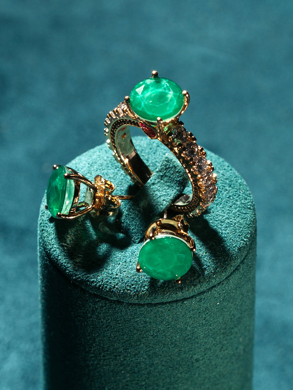 Solitaire Émeraude Verte et Rubis