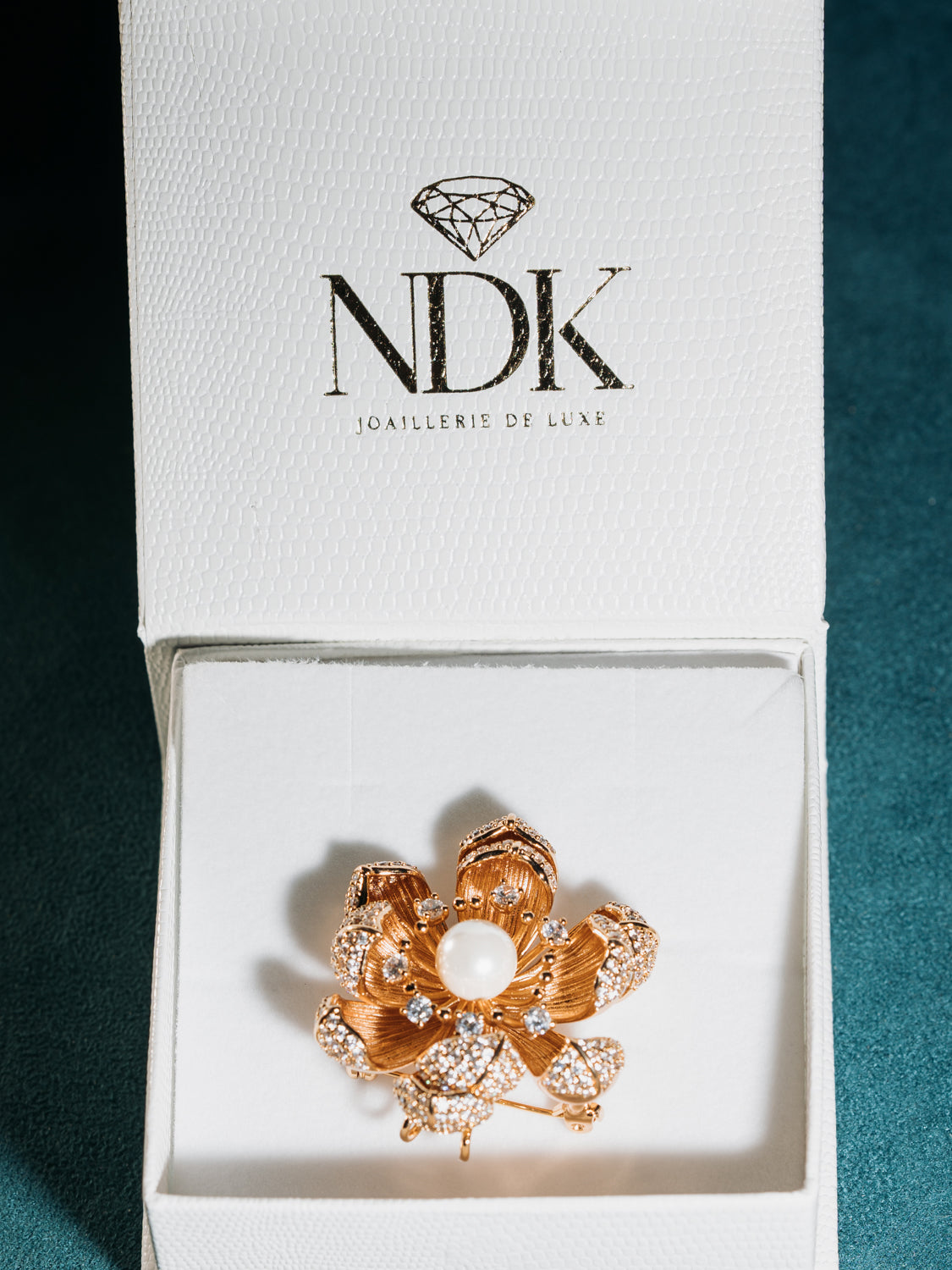 Broche Fleur de Sagesse