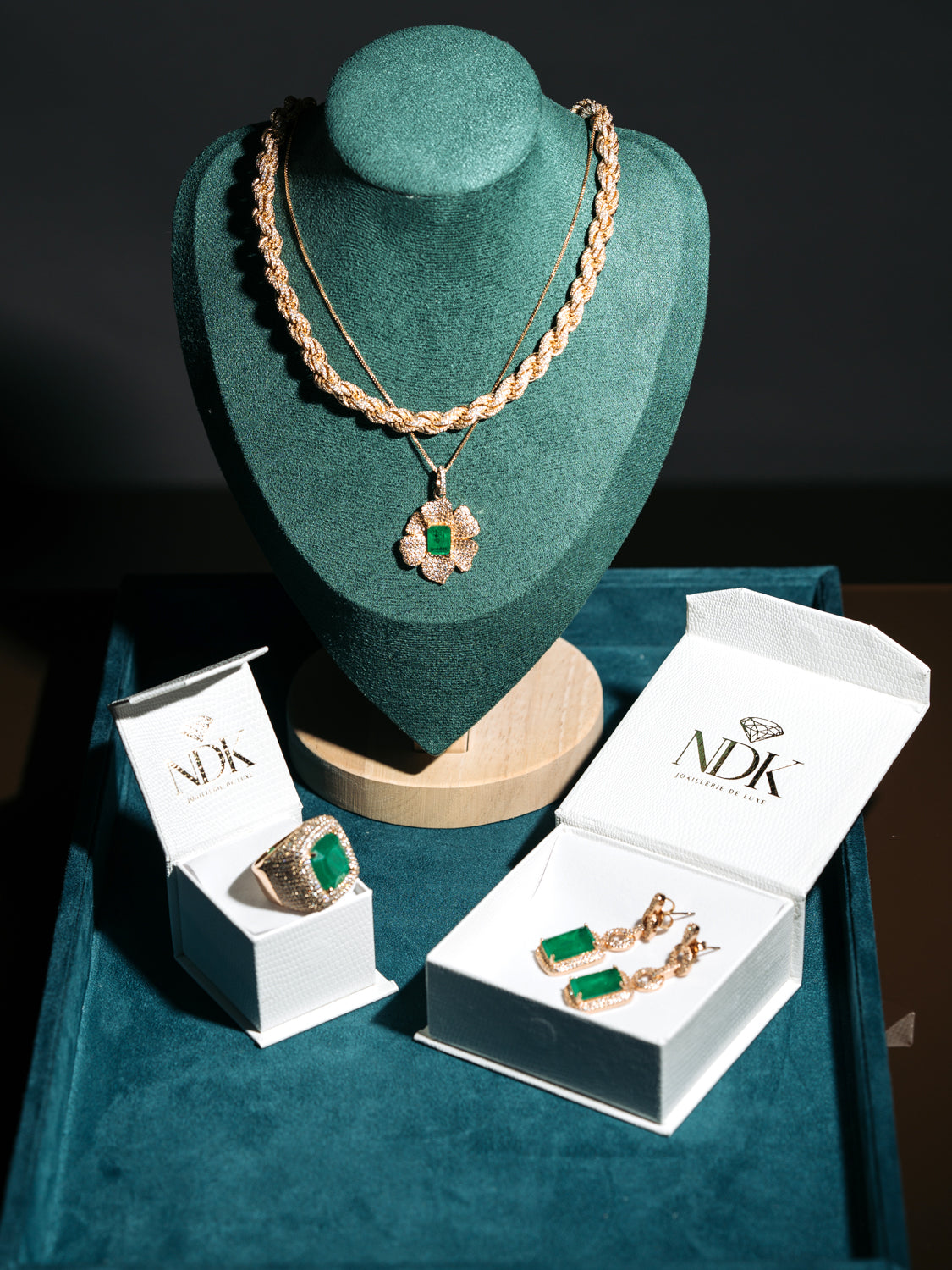 Brincos Émeraude Élégante